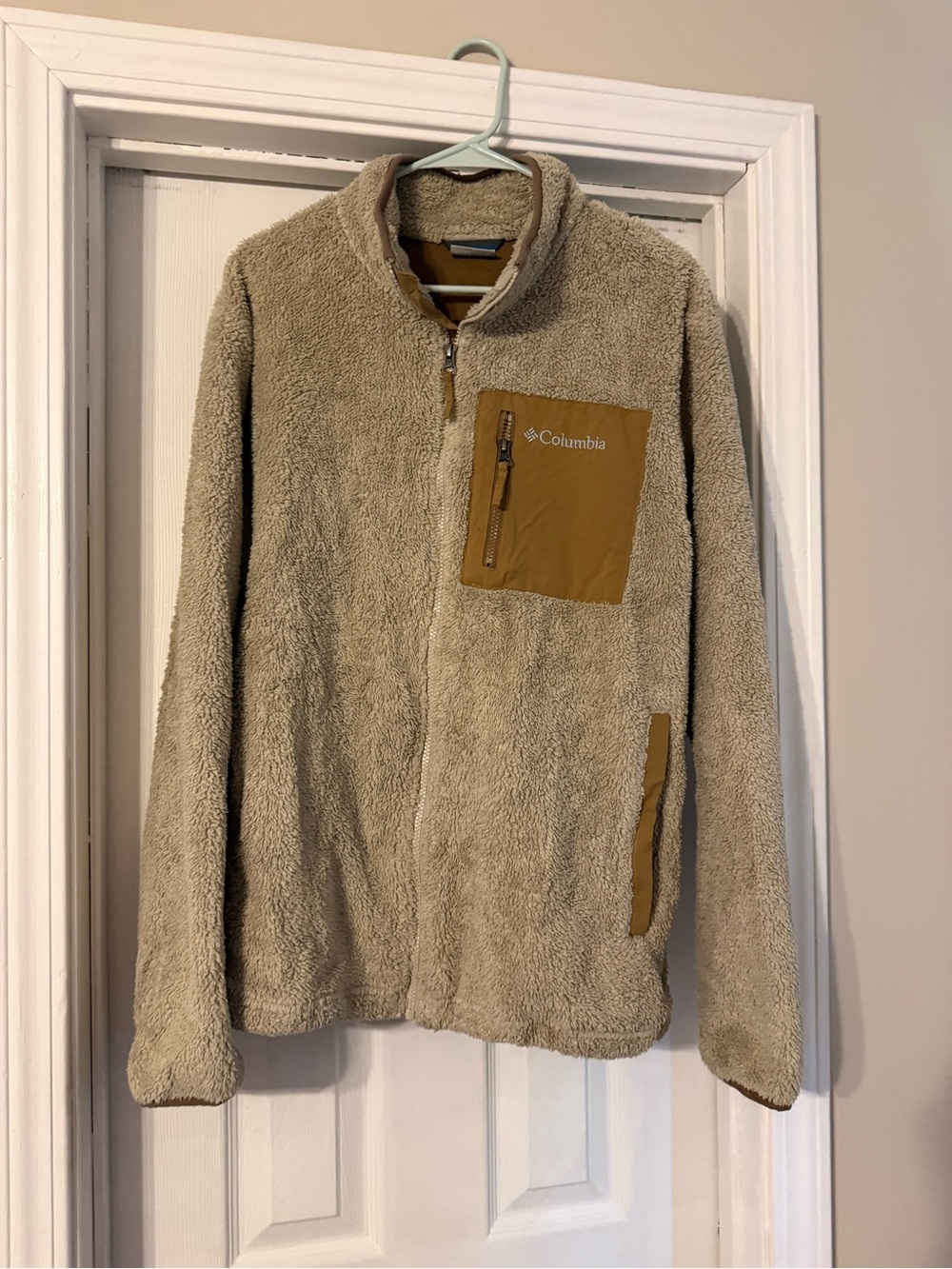 Columbia Men's Beige Sherpa Jacket with Brown Chest Pocket